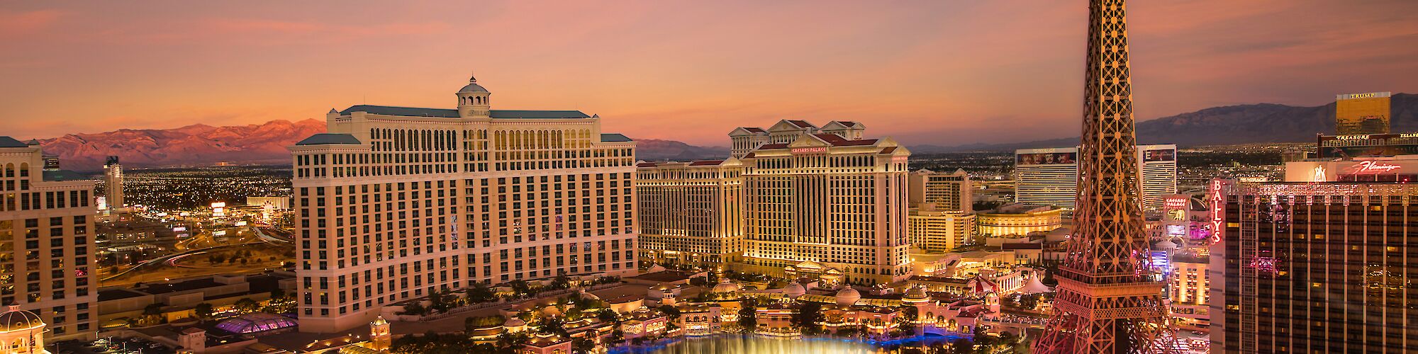 File:Swimming pool Paris Las Vegas.jpg - Wikipedia